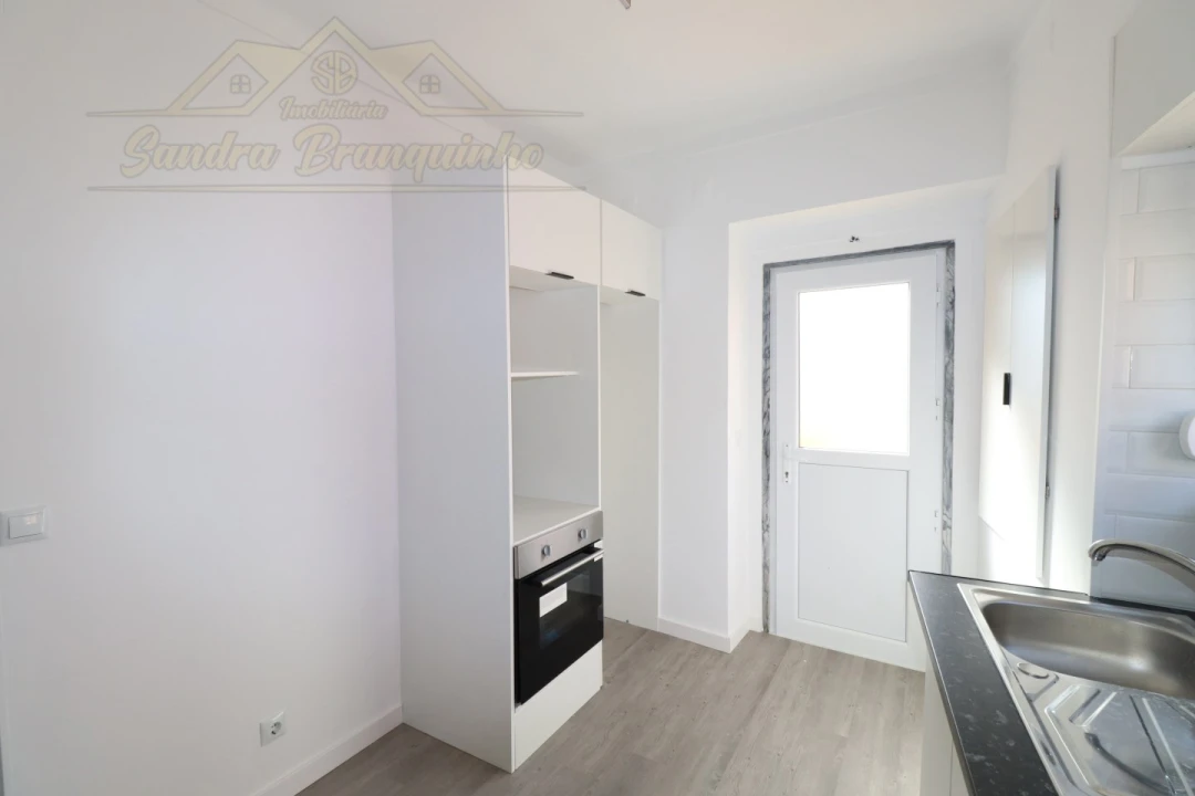 Apartamento T2 para Venda em Santa Maria, São Pedro e Matacães Foto 4