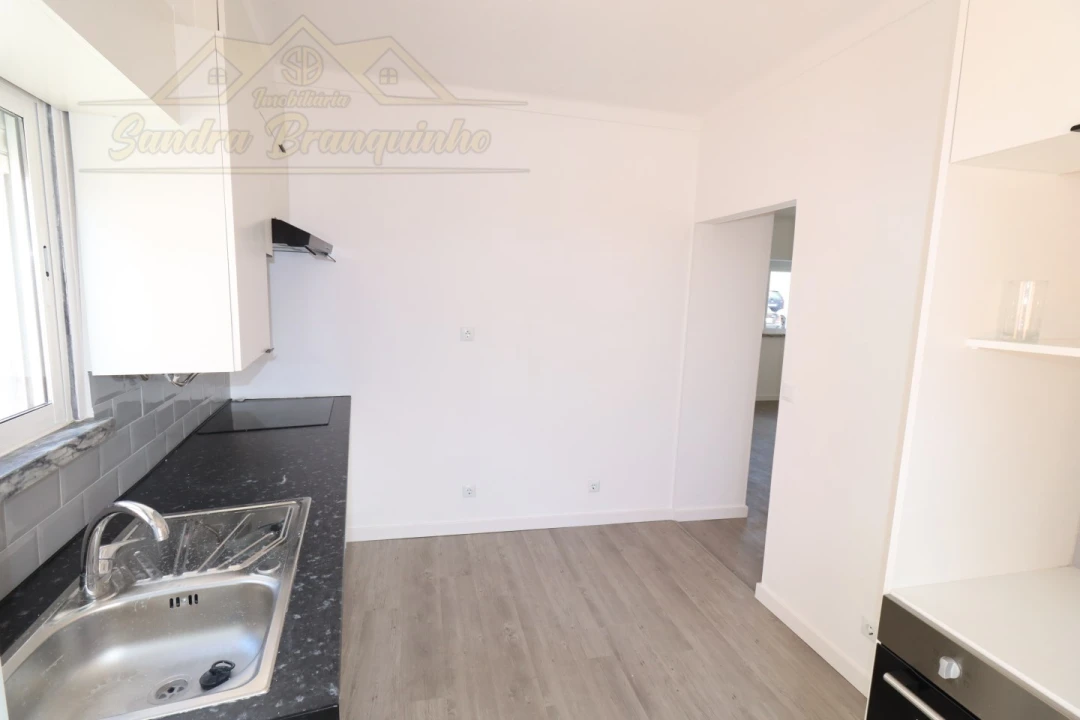Apartamento T2 para Venda em Santa Maria, São Pedro e Matacães Foto 7