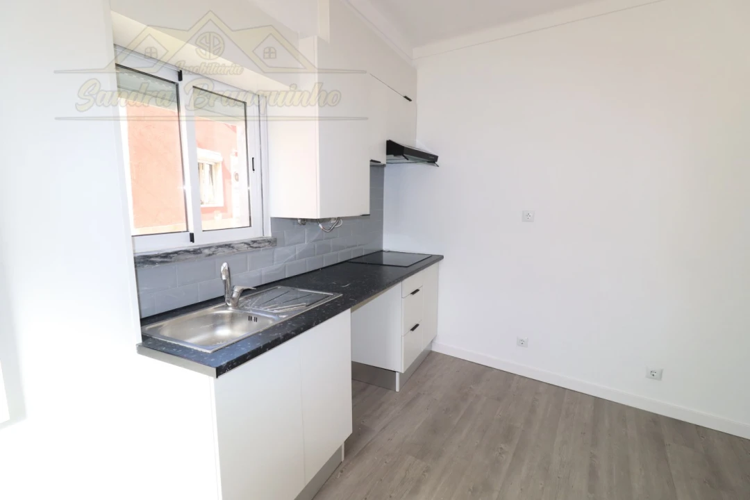 Apartamento T2 para Venda em Santa Maria, São Pedro e Matacães Foto 8