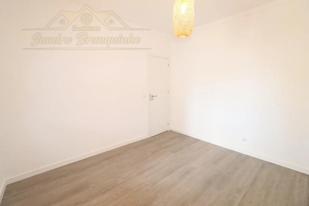 Apartamento T2 para Venda em Santa Maria, São Pedro e Matacães Foto 15