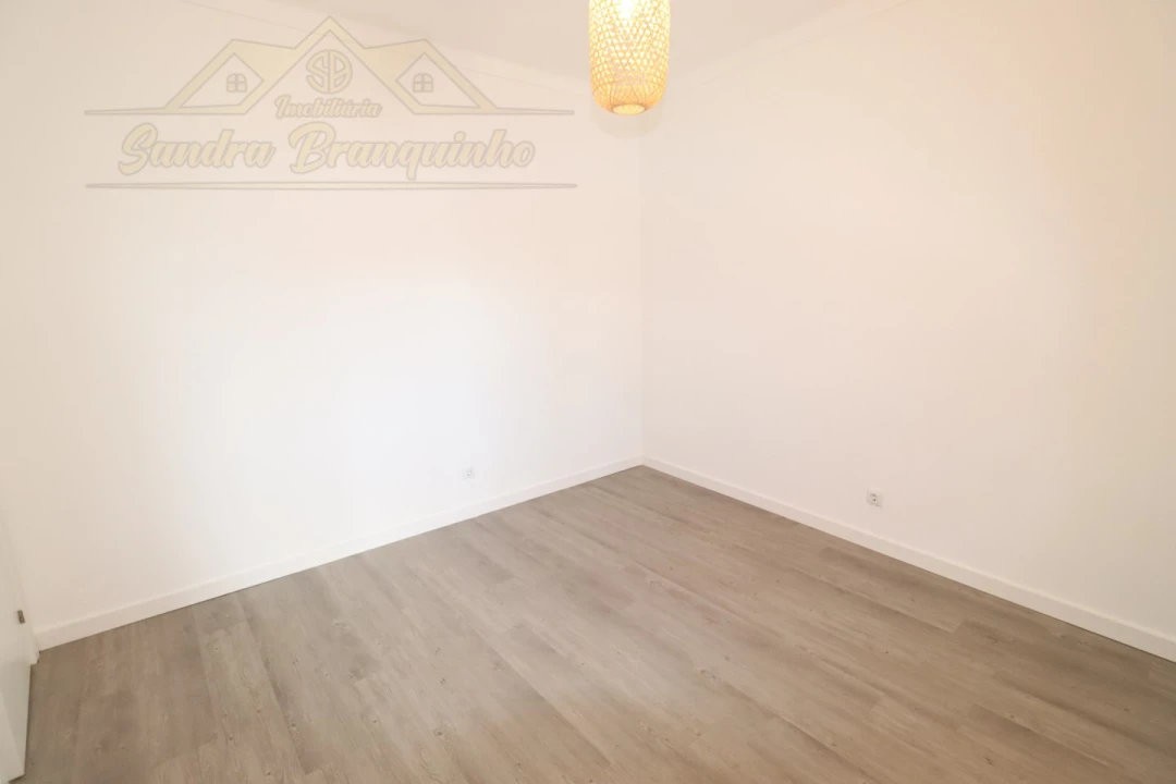 Apartamento T2 para Venda em Santa Maria, São Pedro e Matacães Foto 17