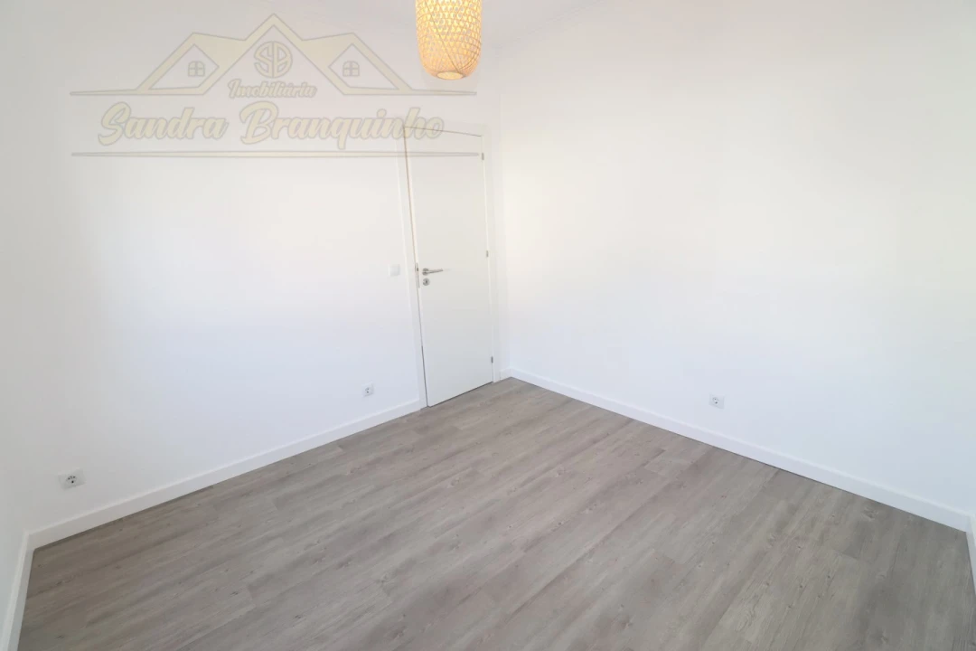 Apartamento T2 para Venda em Santa Maria, São Pedro e Matacães Foto 19