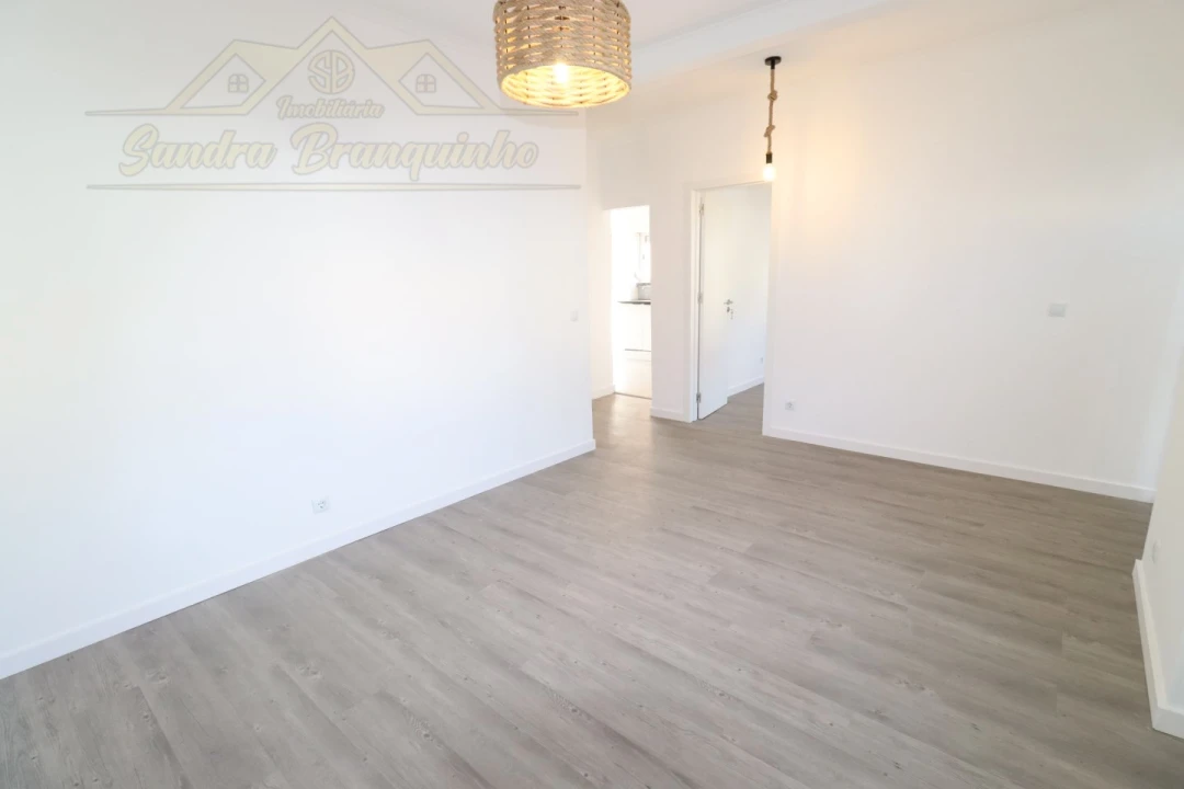 Apartamento T2 para Venda em Santa Maria, São Pedro e Matacães Foto 23