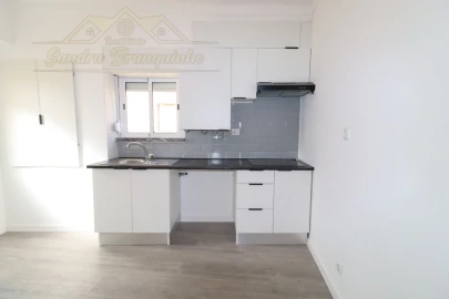 Apartamento T2 para Venda em Santa Maria, São Pedro e Matacães