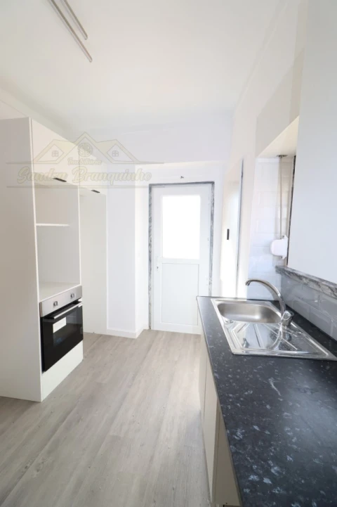 Apartamento T2 para Venda em Santa Maria, São Pedro e Matacães