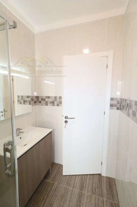 Apartamento T2 para Venda em Santa Maria, São Pedro e Matacães