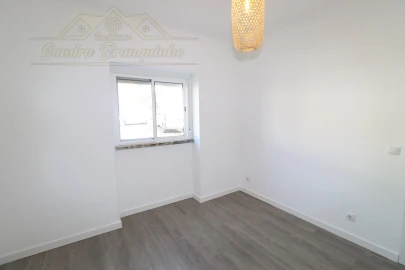 Apartamento T2 para Venda em Santa Maria, São Pedro e Matacães