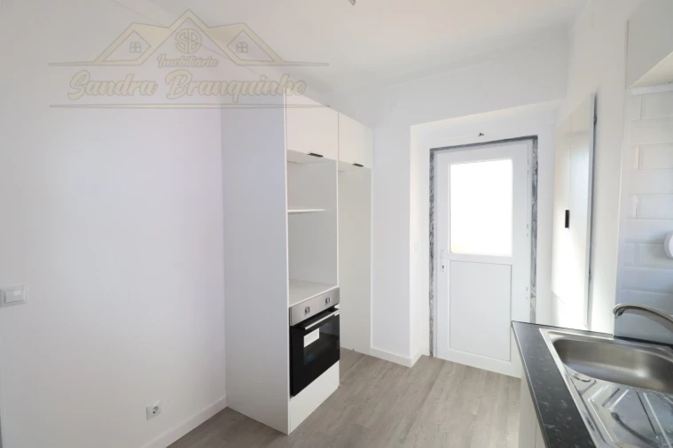 Apartamento T2 para Venda em Santa Maria, São Pedro e Matacães Foto 4