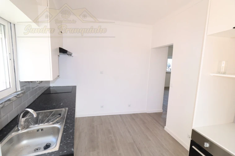 Apartamento T2 para Venda em Santa Maria, São Pedro e Matacães Foto 7