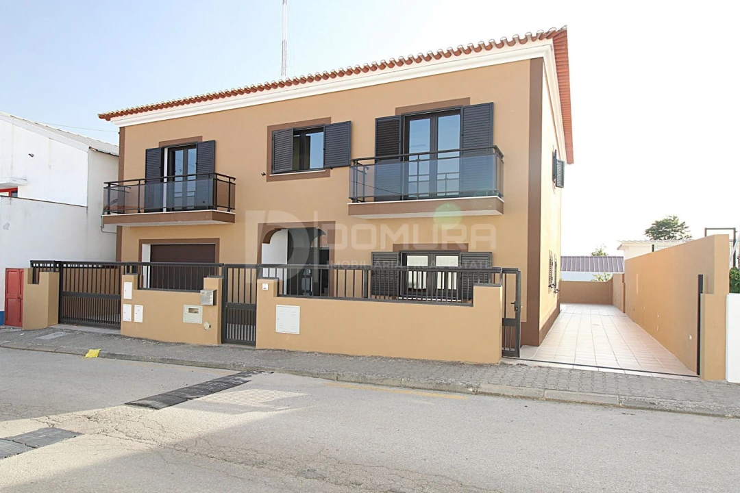 Moradia T4 para Venda em Torrão Foto 1