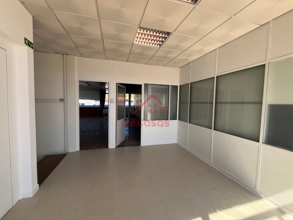 Escritório para Arrendamento em Santa Maria, São Pedro e Matacães Foto 26