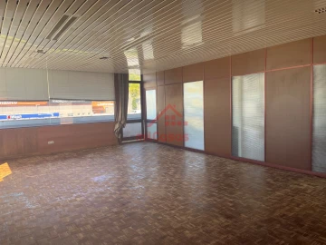Escritório para Arrendamento em Santa Maria, São Pedro e Matacães