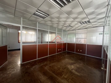 Escritório para Arrendamento em Santa Maria, São Pedro e Matacães