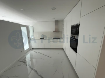 Apartamento T3 para Venda em Lordelo do Ouro e Massarelos