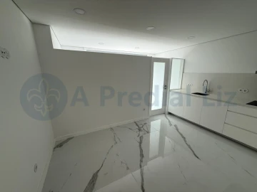 Apartamento T3 para Venda em Lordelo do Ouro e Massarelos