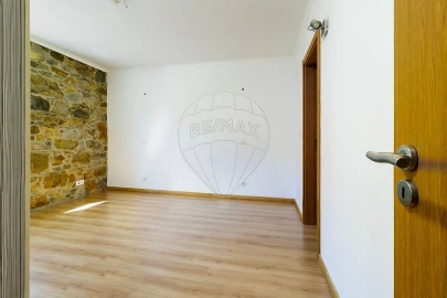Moradia T4 para Arrendamento em Penha de França