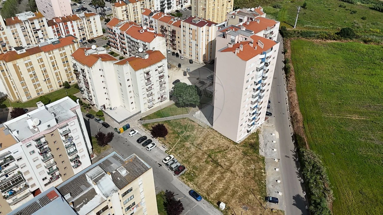 Terreno para Venda em Carregado e Cadafais Foto 3