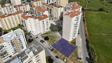 Terreno para Venda em Carregado e Cadafais