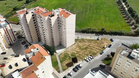 Terreno para Venda em Carregado e Cadafais