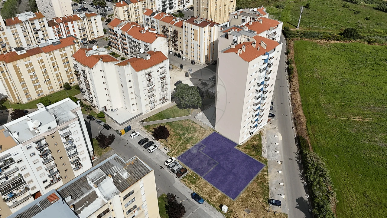 Terreno para Venda em Carregado e Cadafais Foto 1