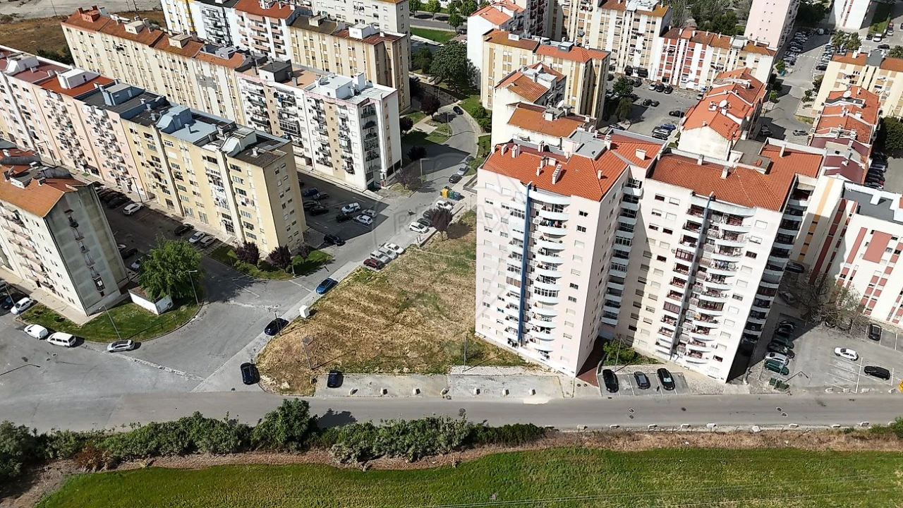 Terreno para Venda em Carregado e Cadafais Foto 5