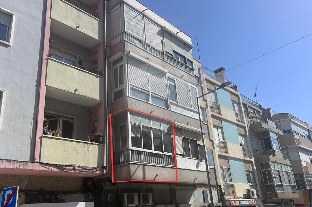 Apartamento T1 para Venda em Beato Foto 5