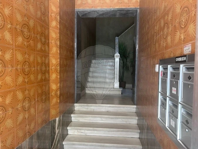 Apartamento T1 para Venda em Beato Foto 2