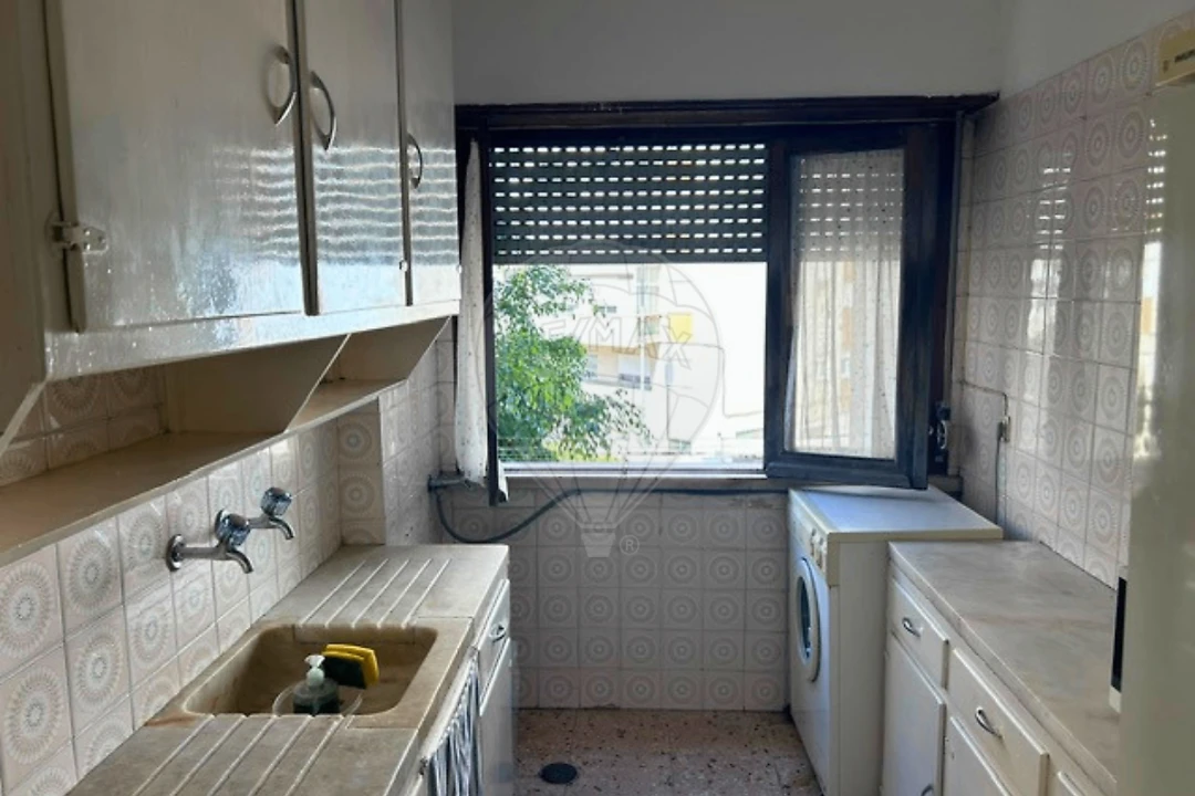 Apartamento T1 para Venda em Beato Foto 4