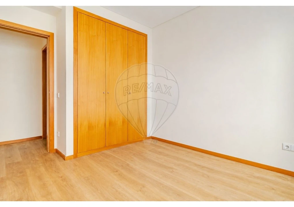 Apartamento T1 para Arrendamento em Paranhos Foto 8