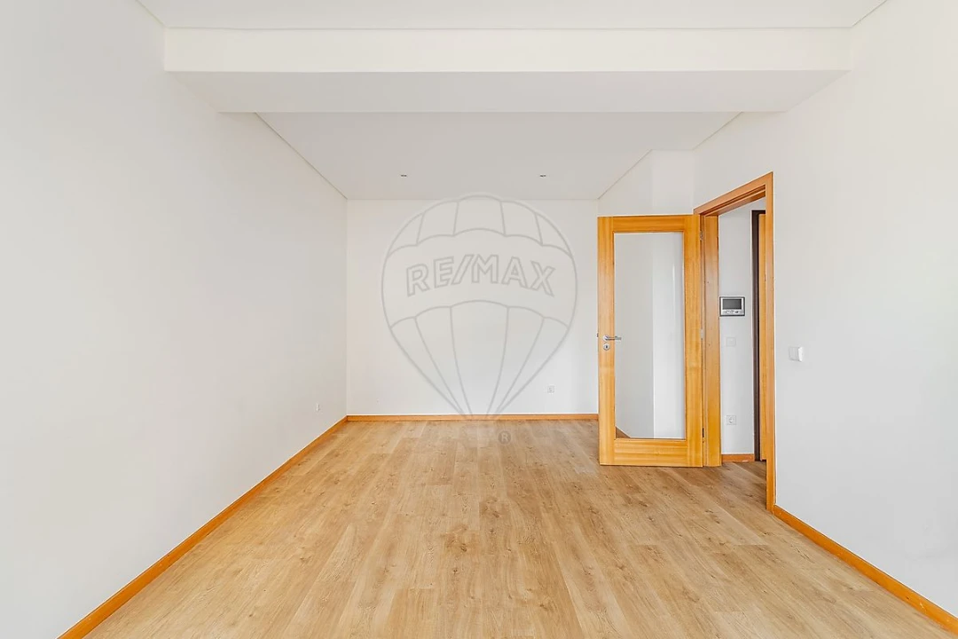 Apartamento T1 para Arrendamento em Paranhos Foto 2
