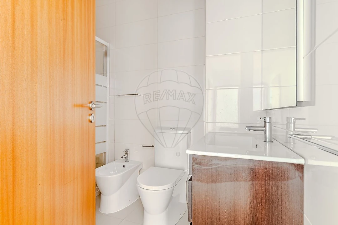 Apartamento T1 para Arrendamento em Paranhos Foto 7