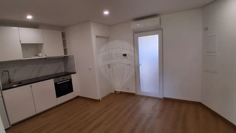 Apartamento T2 para Arrendamento em Mafamude e Vilar do Paraíso