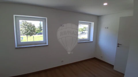 Apartamento T2 para Arrendamento em Mafamude e Vilar do Paraíso