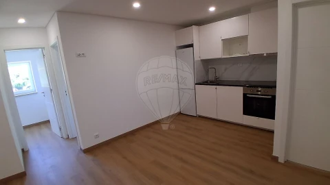 Apartamento T2 para Arrendamento em Mafamude e Vilar do Paraíso