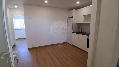 Apartamento T2 para Arrendamento em Mafamude e Vilar do Paraíso