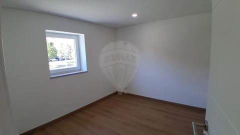 Apartamento T2 para Arrendamento em Mafamude e Vilar do Paraíso