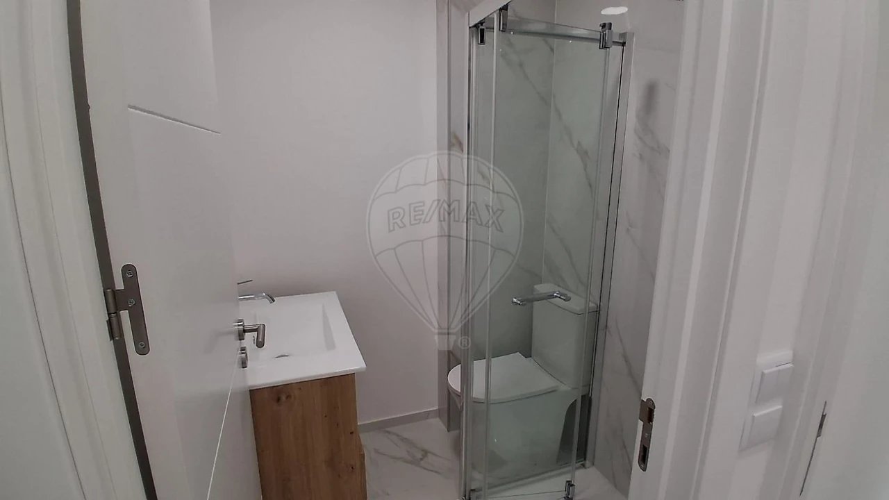 Apartamento T2 para Arrendamento em Mafamude e Vilar do Paraíso Foto 2