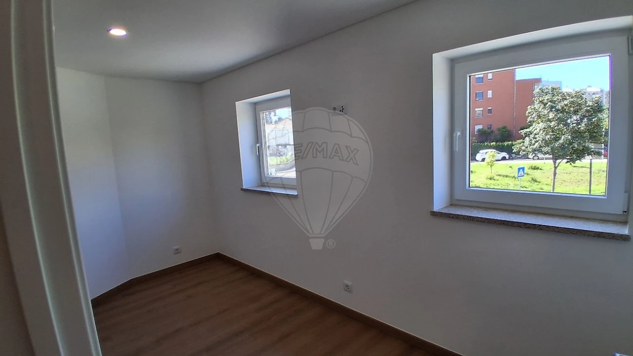 Apartamento T2 para Arrendamento em Mafamude e Vilar do Paraíso Foto 3