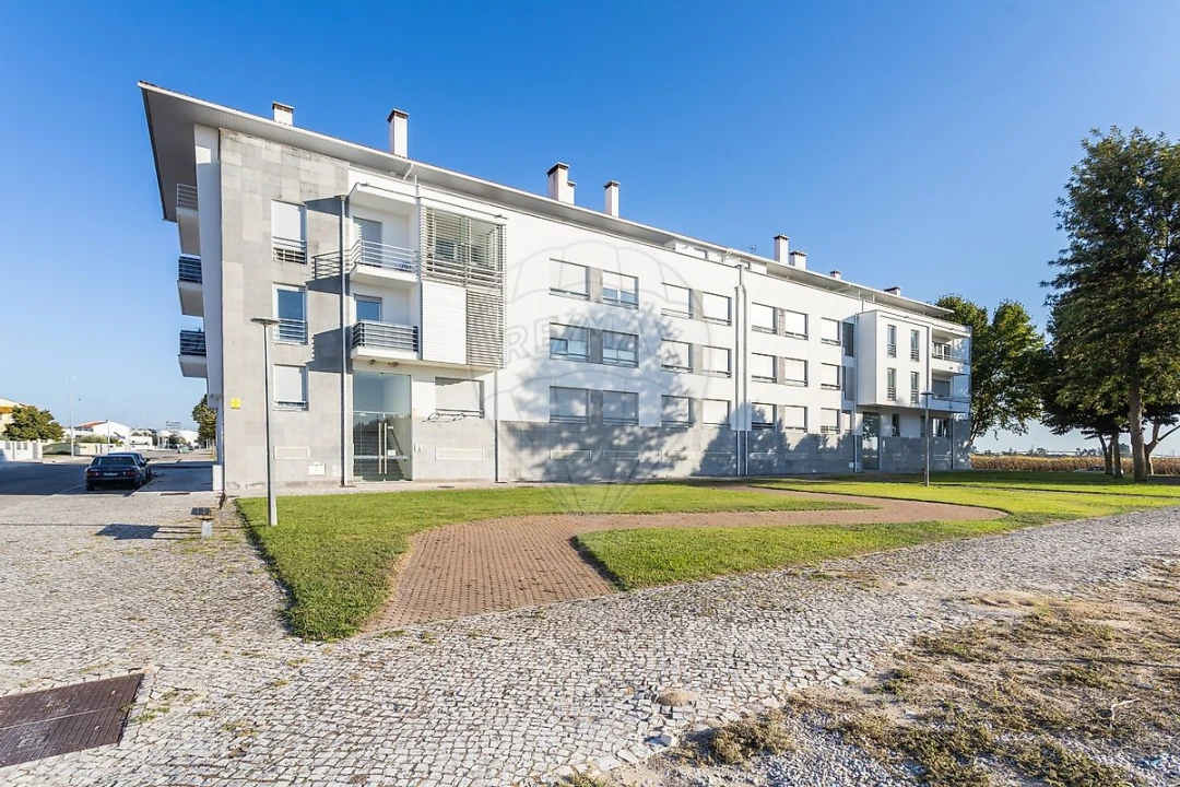 Apartamento T2 para Venda em Almeirim Foto 50