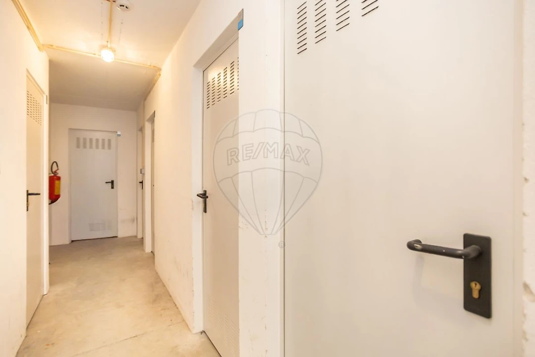 Apartamento T2 para Venda em Almeirim Foto 48
