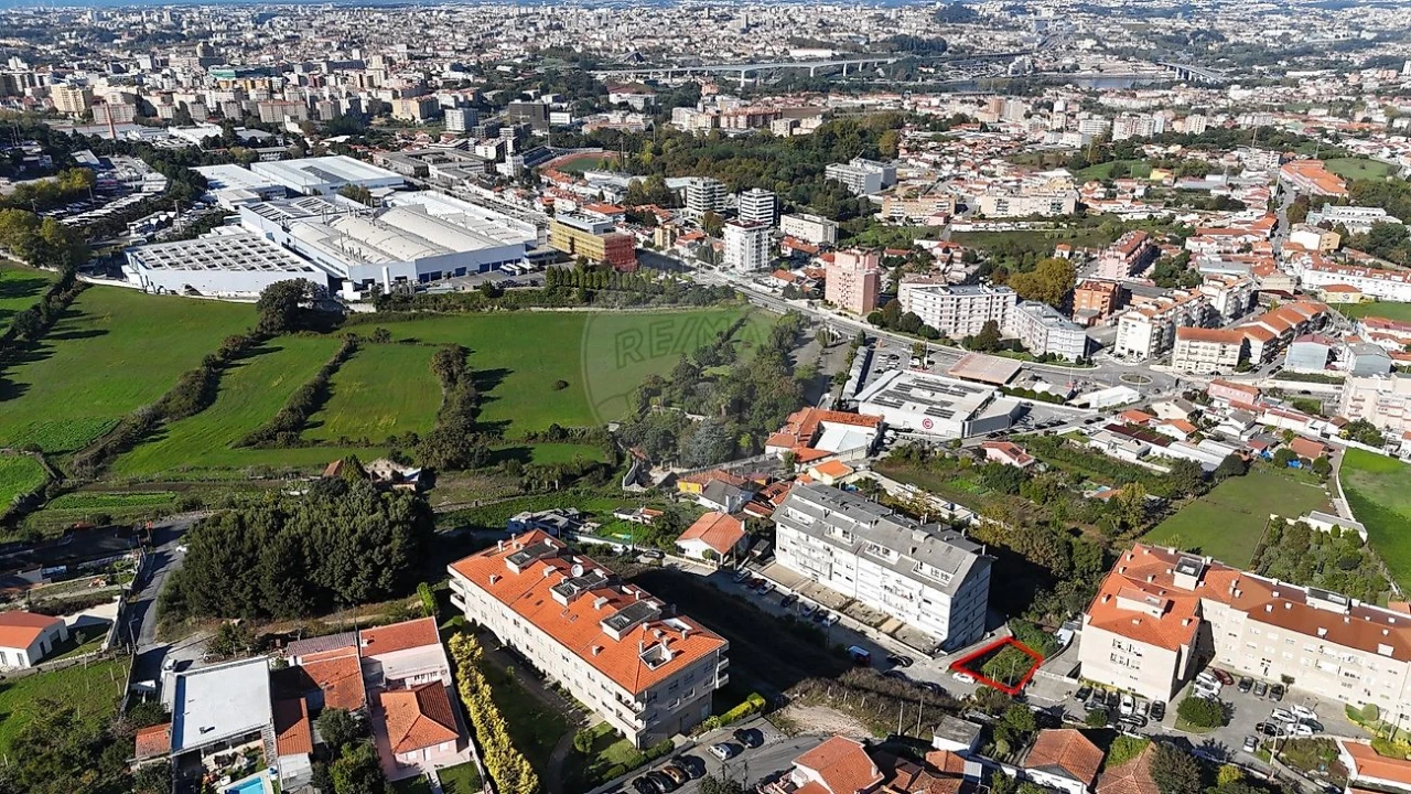 Terreno para Venda em Oliveira do Douro Foto 3