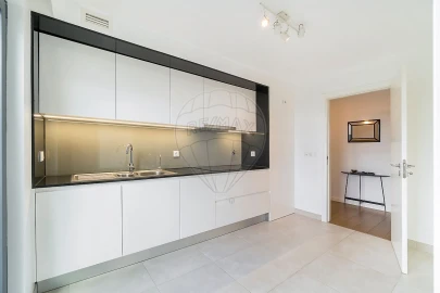Apartamento T3 para Arrendamento em Carcavelos e Parede