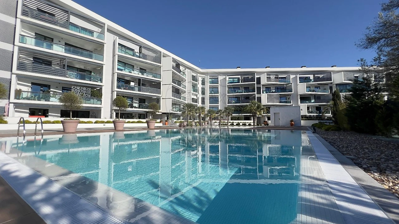 Apartamento T3 para Arrendamento em Carcavelos e Parede Foto 7