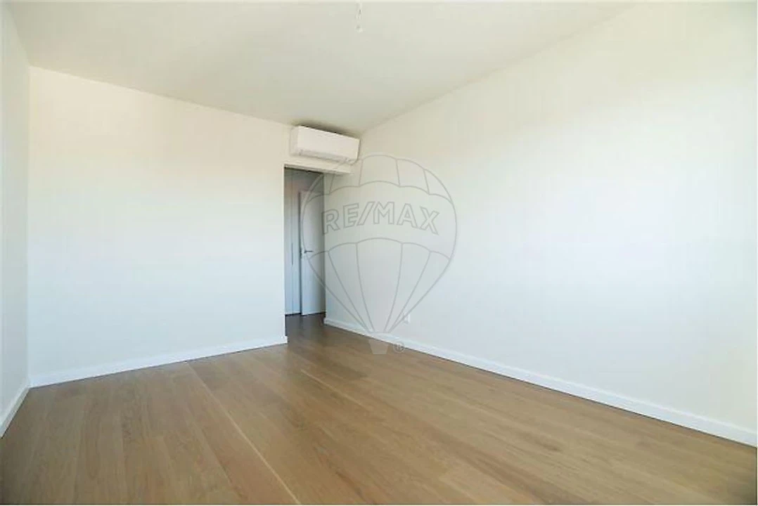 Apartamento T3 para Arrendamento em Carcavelos e Parede Foto 4