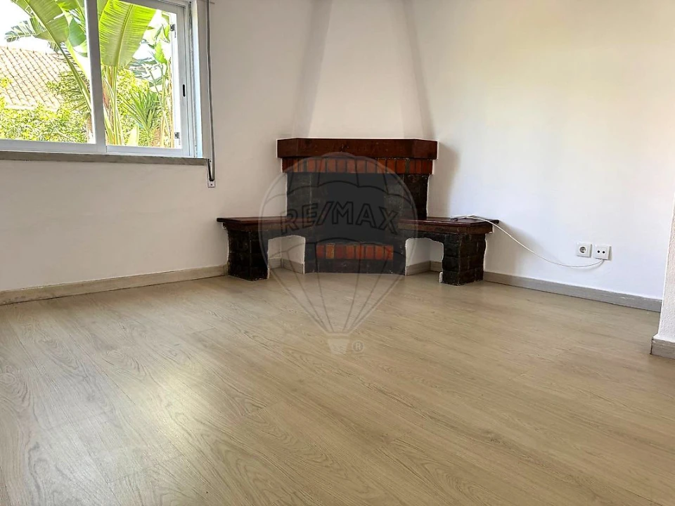 Apartamento T1 para Arrendamento em Charneca de Caparica e Sobreda Foto 1