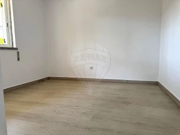 Apartamento T2 para Arrendamento em Charneca de Caparica e Sobreda