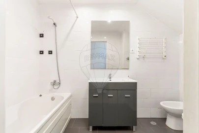 Apartamento T2 para Arrendamento em Charneca de Caparica e Sobreda