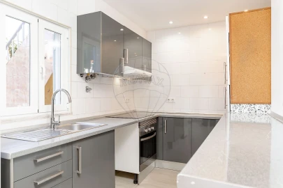 Apartamento T2 para Arrendamento em Charneca de Caparica e Sobreda