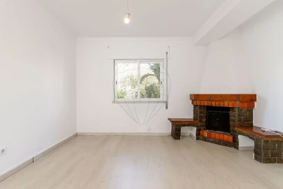 Apartamento T2 para Arrendamento em Charneca de Caparica e Sobreda