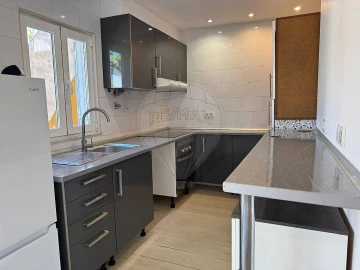 Apartamento T2 para Arrendamento em Charneca de Caparica e Sobreda
